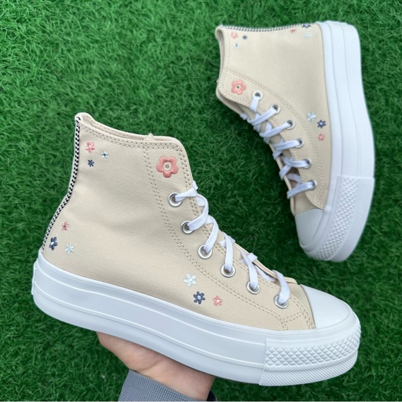 Converse Chuck Taylor All Star Lift Hi Light Dune / White /  Petite Petals - Picture 2 of 14